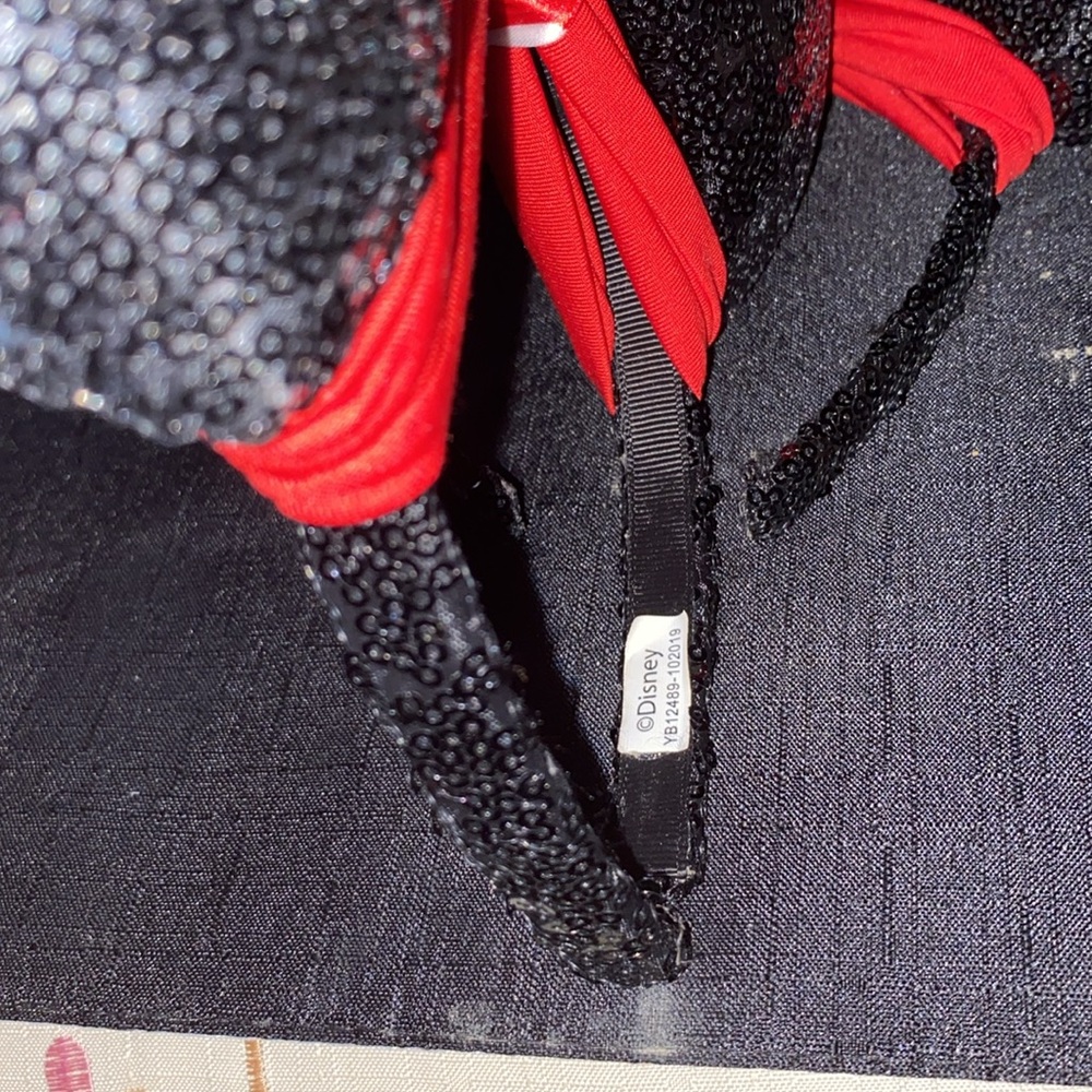$12/2 Minnie Mouse bow ears  no actual tags but Disney sticker inside! - Picture 2 of 3